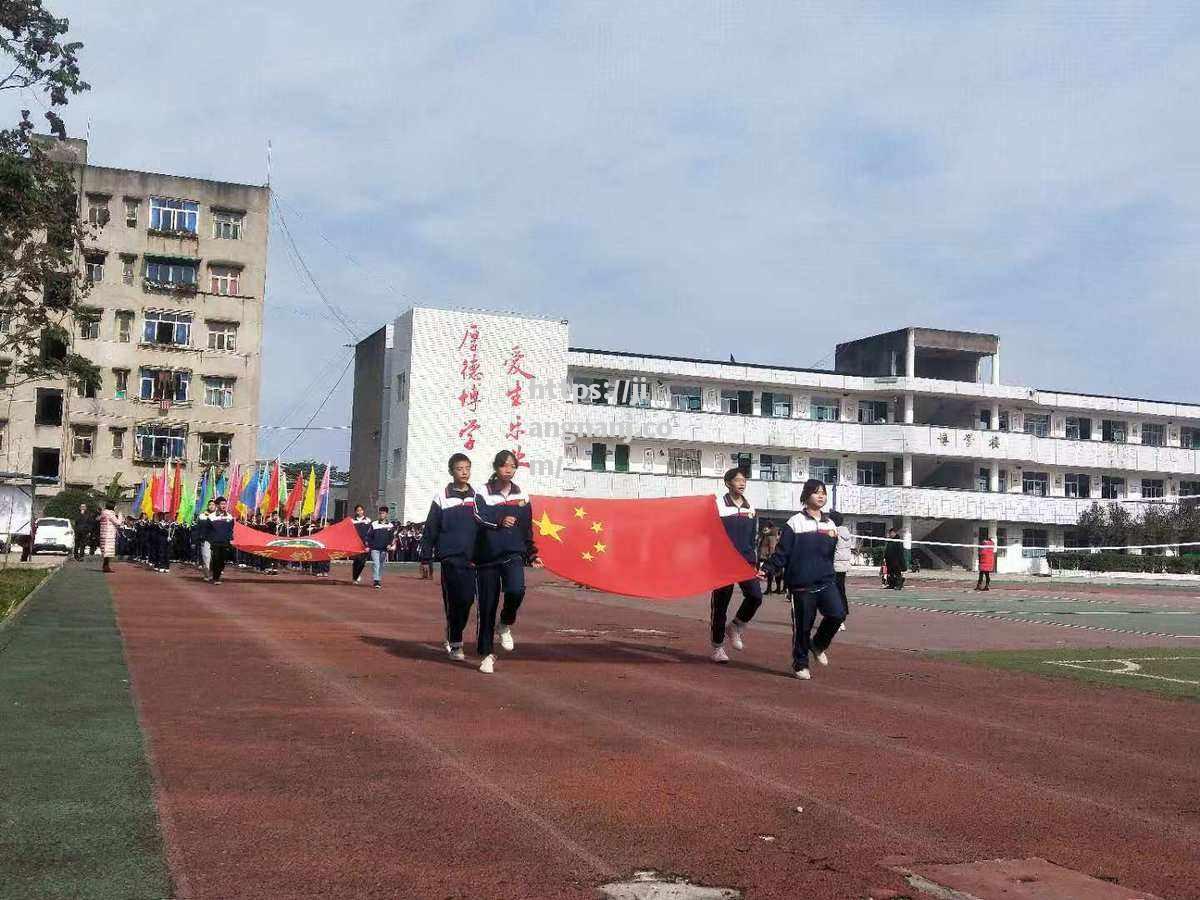 赛场上各路好手角逐，火爆场面一览无遗